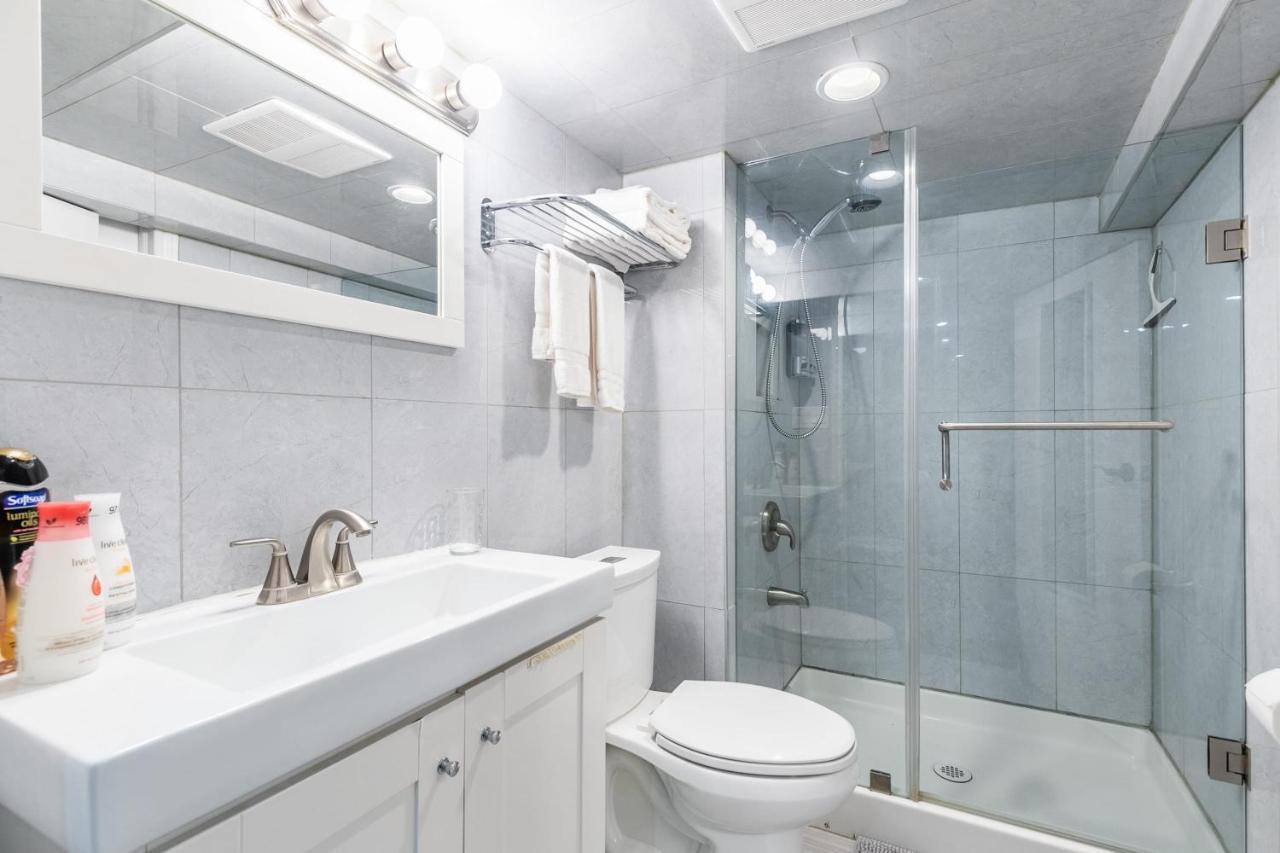 Newly Renovated - Cozy 1Br Apt With Netflix - Prime Location Toronto Esterno foto