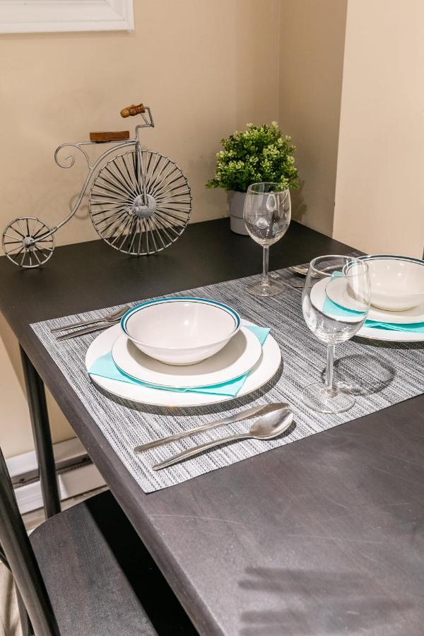 Newly Renovated - Cozy 1Br Apt With Netflix - Prime Location Toronto Esterno foto